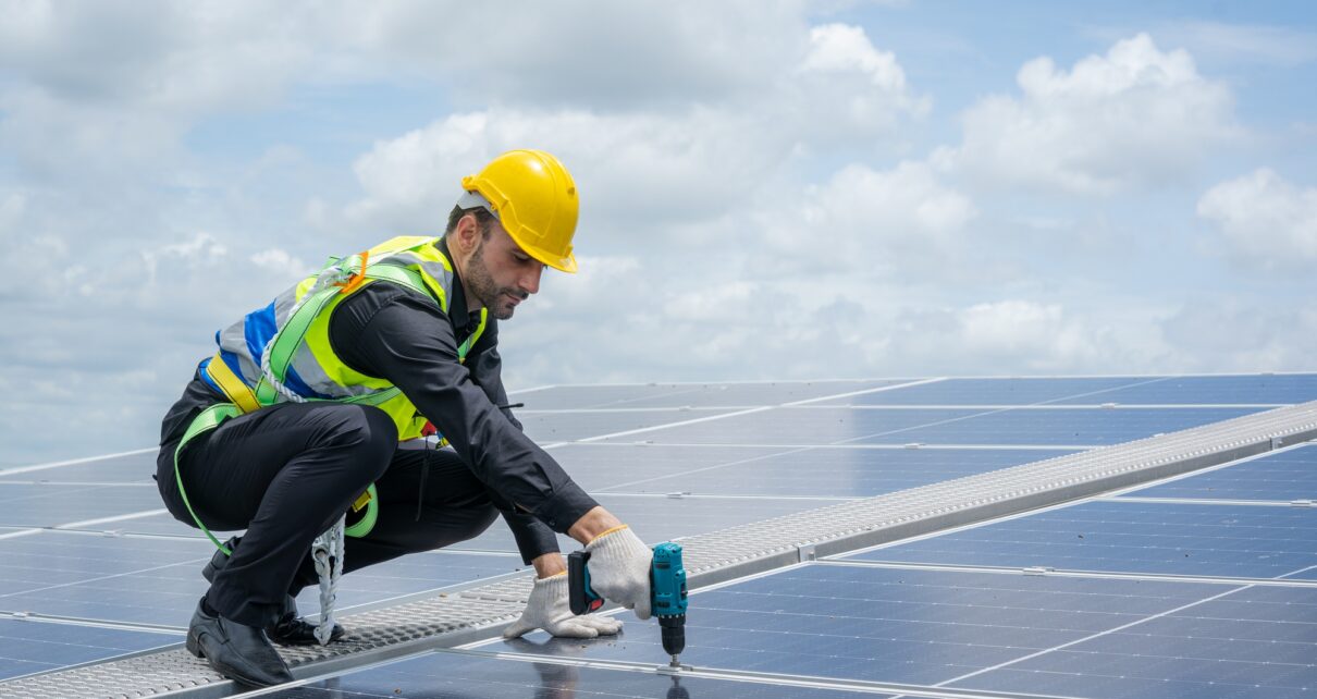 Technician installation and maintenance electric system solar panel.